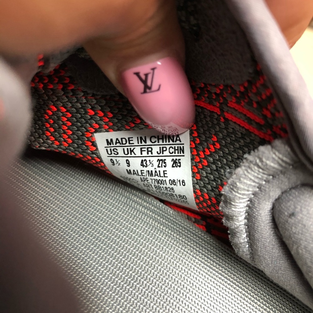 Yeezy Boost 350 V2 Beluga Sneakers - Picture 6 of 6